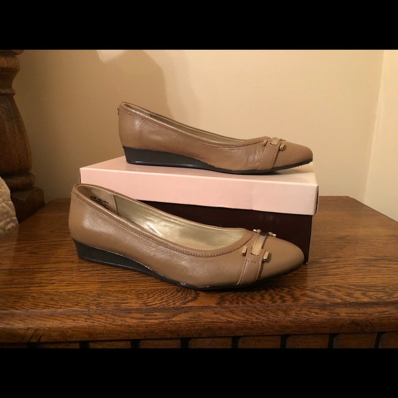 NWOT Tan Leather Shoes - Size 8.5 - Picture 1 of 5